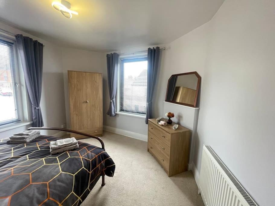 דירות סווינדון Beanies Lornestreet Four Bed House מראה חיצוני תמונה