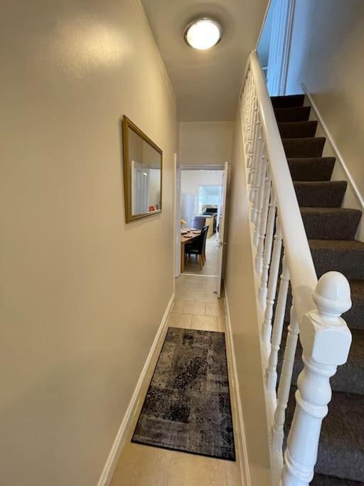 דירות סווינדון Beanies Lornestreet Four Bed House מראה חיצוני תמונה