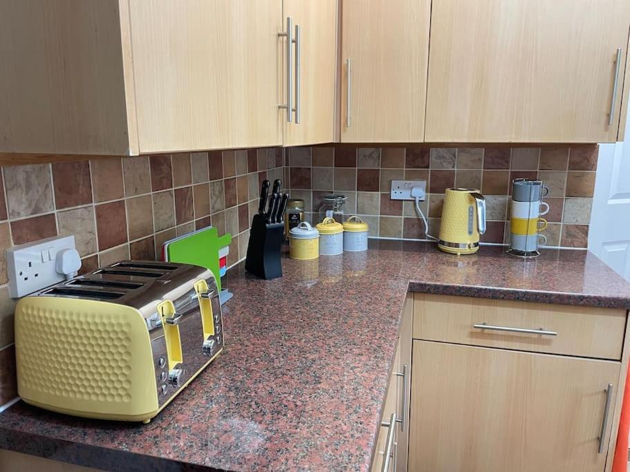 דירות סווינדון Beanies Lornestreet Four Bed House מראה חיצוני תמונה