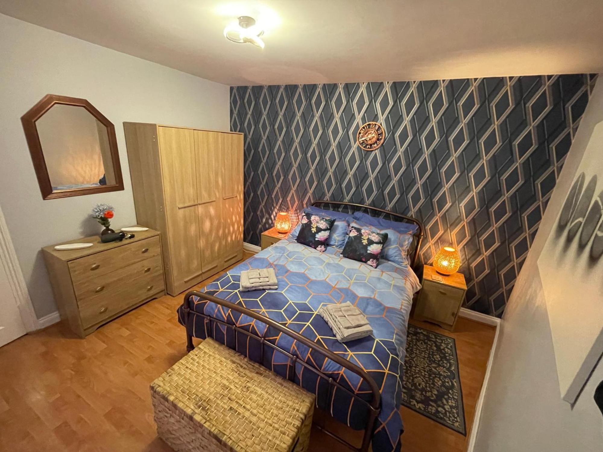 דירות סווינדון Beanies Lornestreet Four Bed House מראה חיצוני תמונה