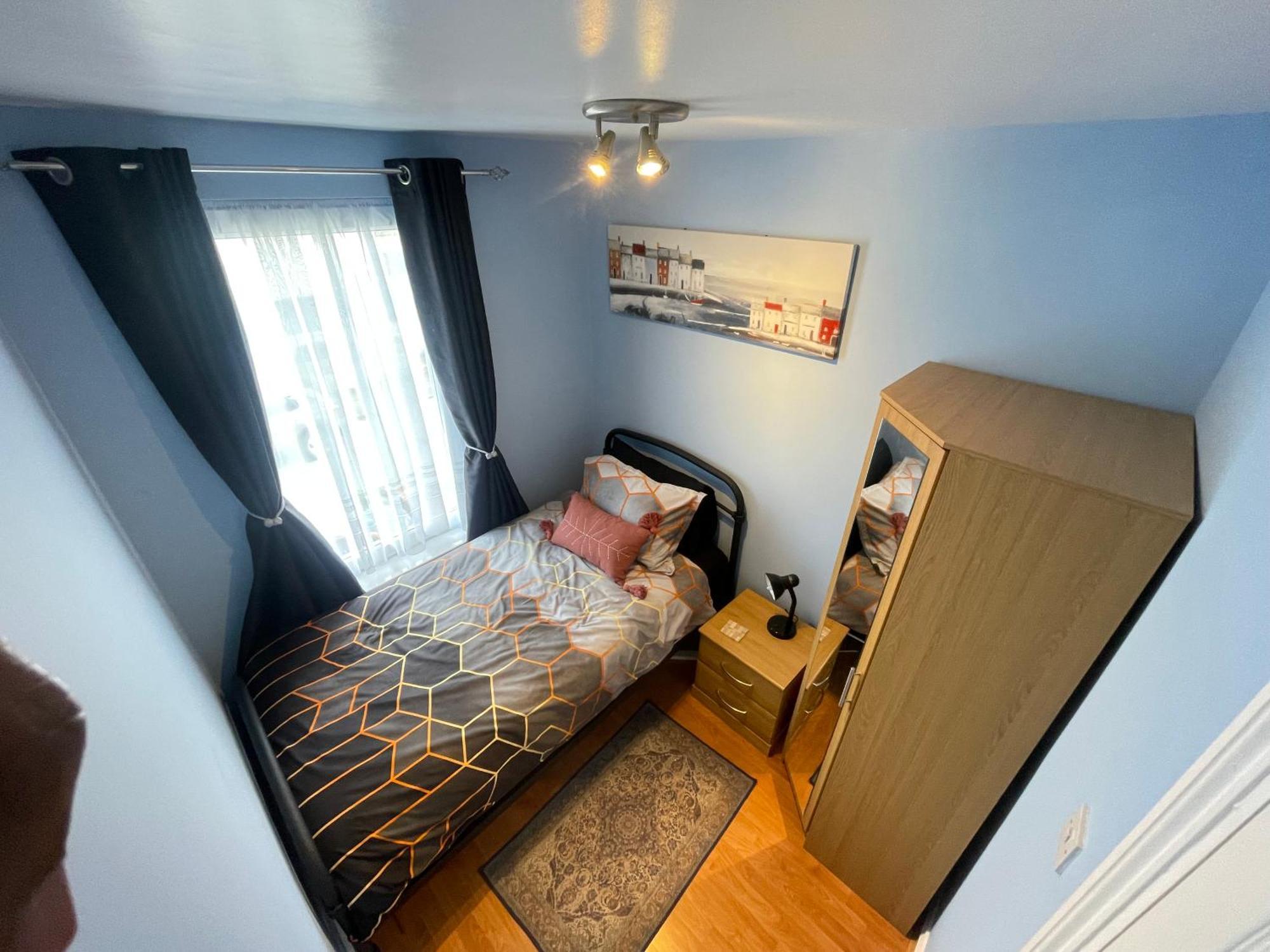 דירות סווינדון Beanies Lornestreet Four Bed House מראה חיצוני תמונה
